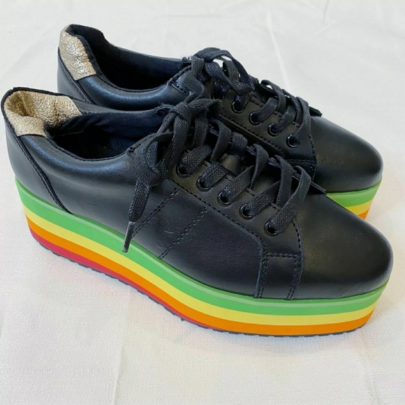 volatile shoes wholesale